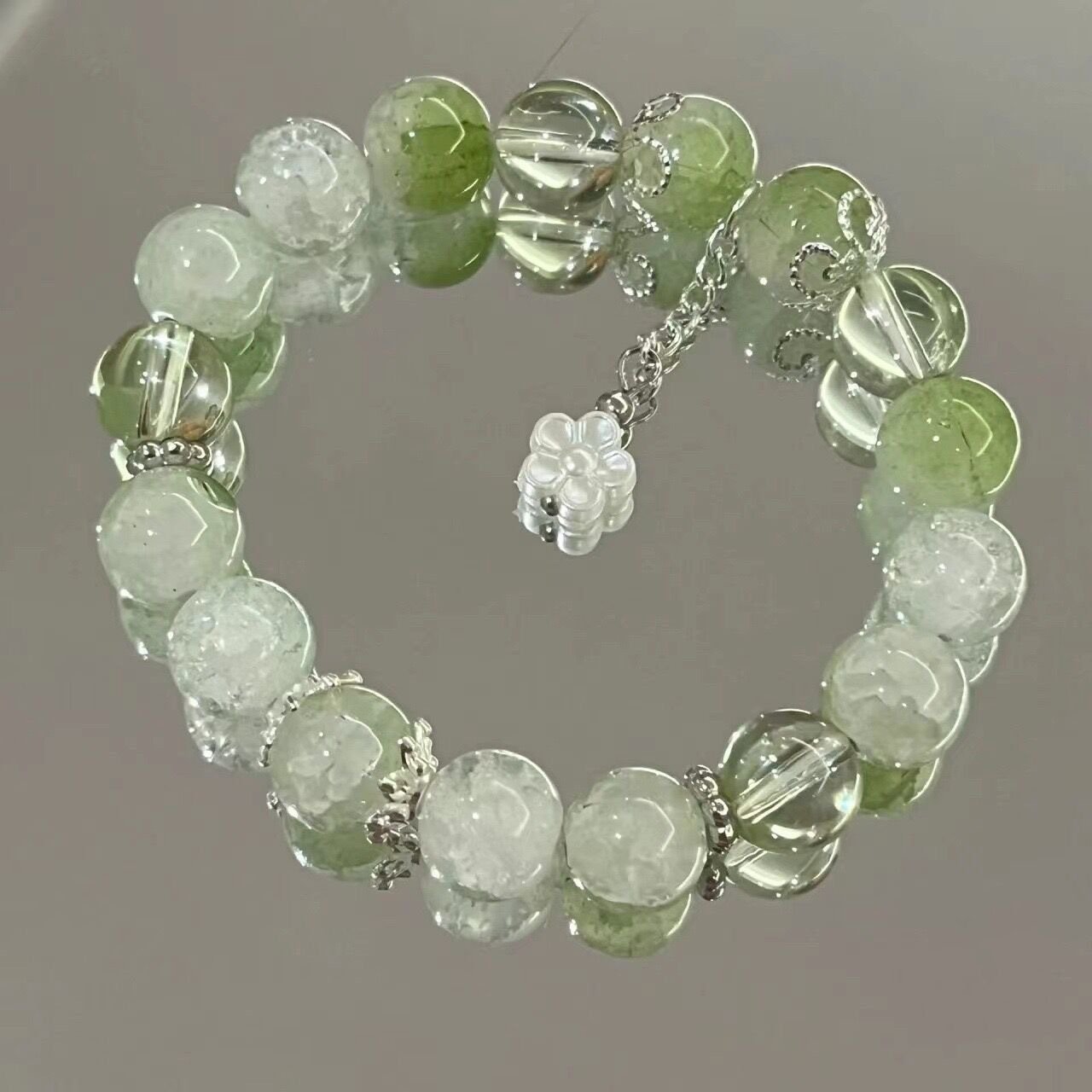 Bracelet fleur en verre vert pour femme